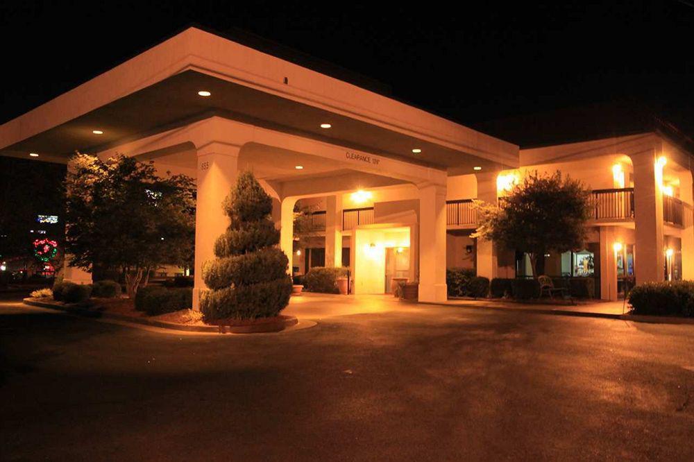 Baymont By Wyndham Mcdonough Hotel Exterior foto
