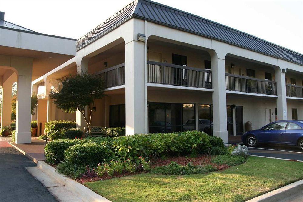Baymont By Wyndham Mcdonough Hotel Exterior foto