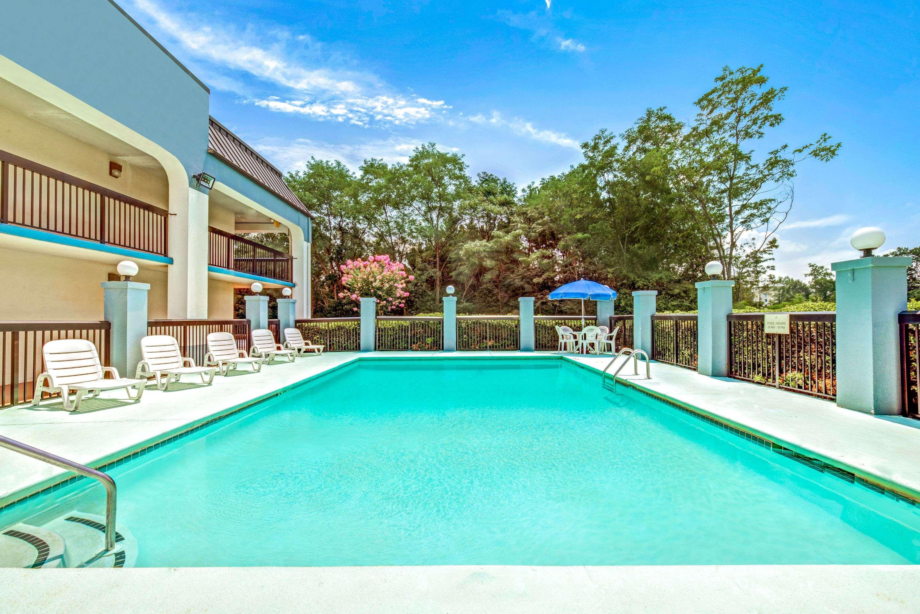 Baymont By Wyndham Mcdonough Hotel Exterior foto