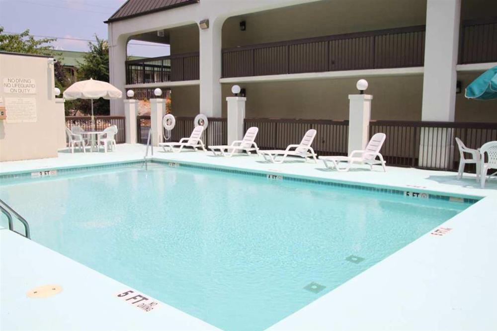 Baymont By Wyndham Mcdonough Hotel Instalações foto