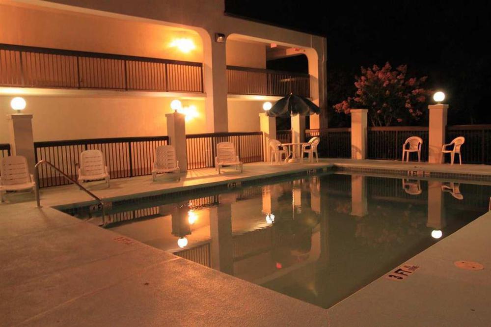 Baymont By Wyndham Mcdonough Hotel Instalações foto