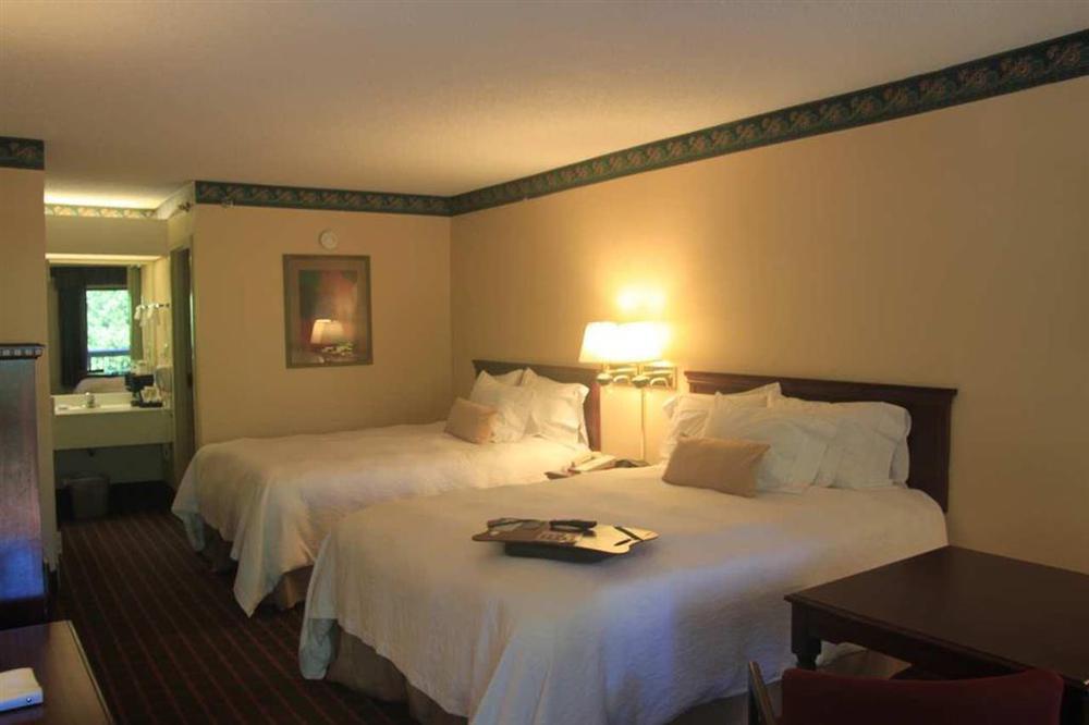 Baymont By Wyndham Mcdonough Hotel Quarto foto